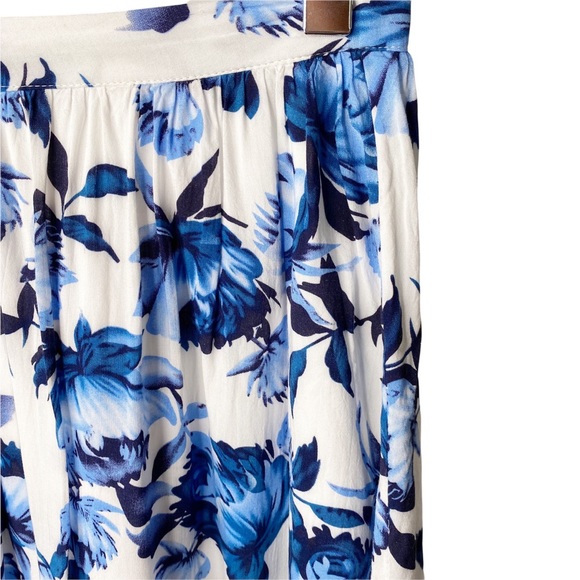 LuLu’s Blue White Floral Skater Mini Skirt XS - Picture 3 of 7
